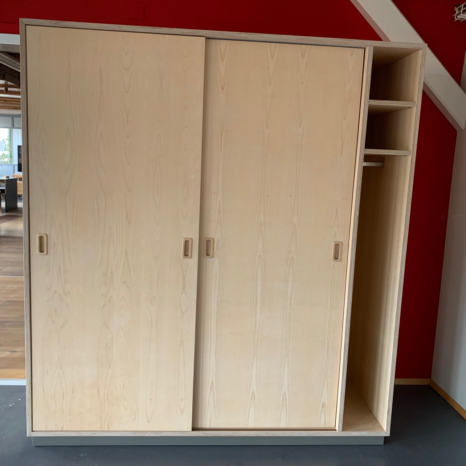 Kleiderschrank 4