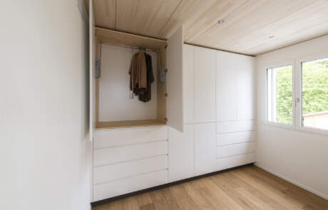 holzx-kleinderschrank-mettmenstetten